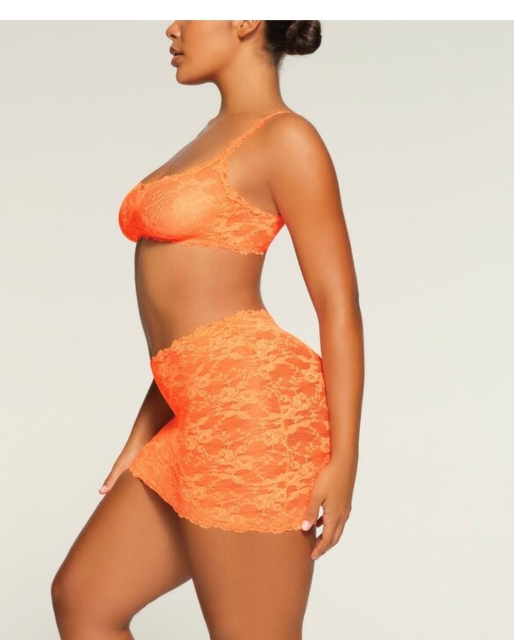 SKIMS Stretch Lace Skirt | Neon Orange
